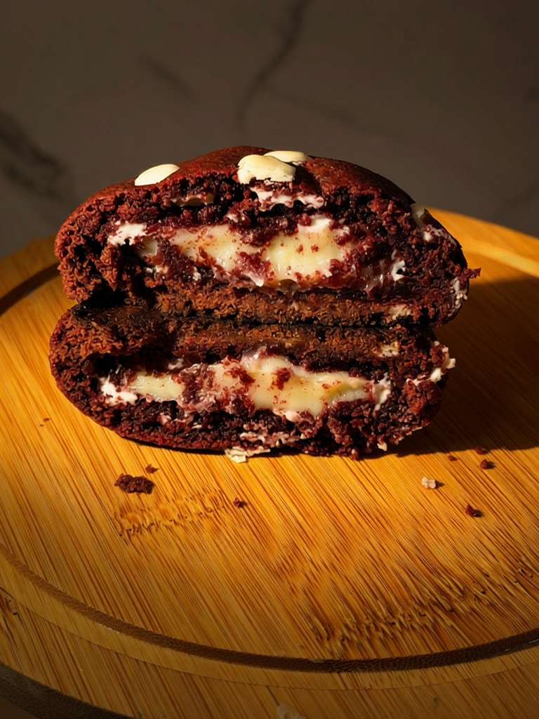 Cookie Red Velvet artesanal da Crumbsy